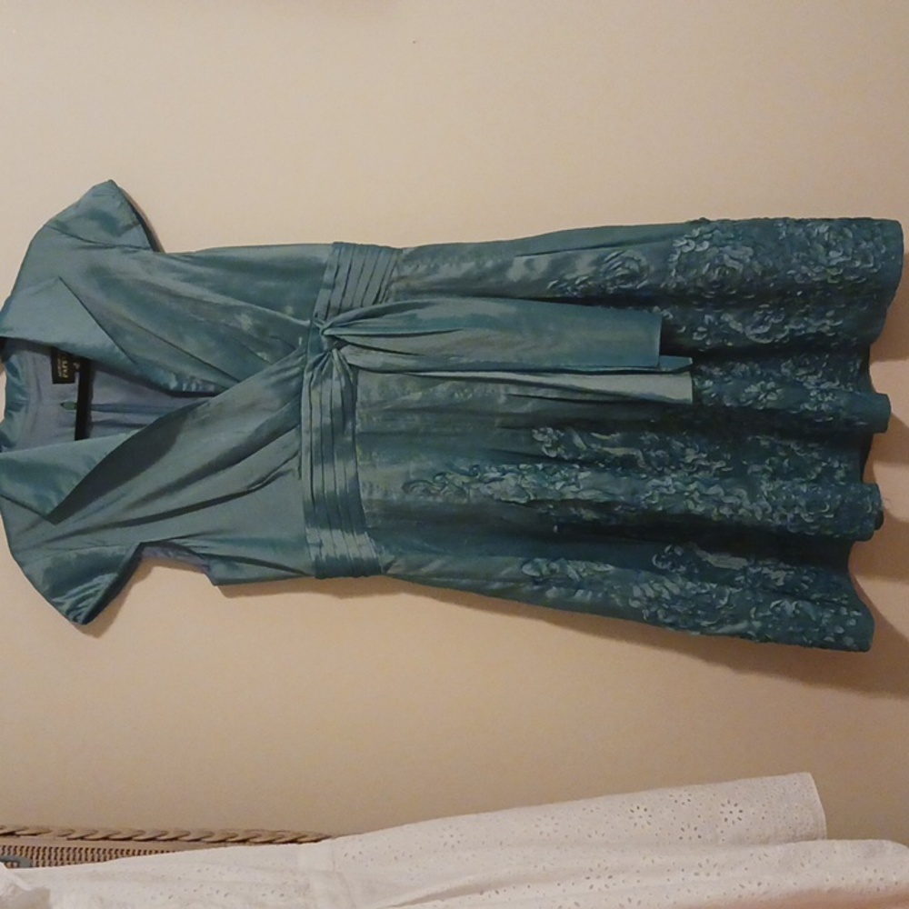 ADRIANNA PAPELL..size 14..turquoise..small hole at collar where it was pinned